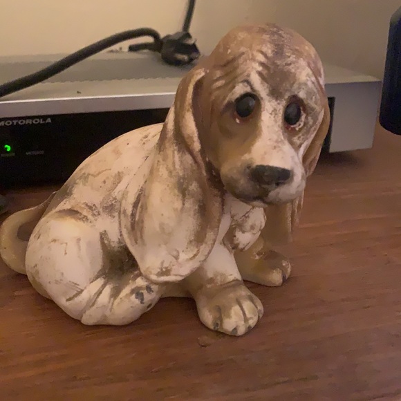 4 very cute dogs, 2 1/2 to 4 1/2 inches tall. Most porcelain, 1 resin - Picture 4 of 5